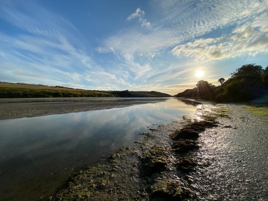 Chatsworth Riverscape: Peaceful Gannel Views Near Newquay Beaches Exterior photo